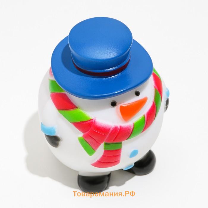 Игрушка для собак пищащая "Снеговик", виниловая, 6,7 х 8,5 см