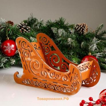 Кашпо деревянное, 32×13×19 см "Новогоднее. Сани с вензелями", подарочная упаковка